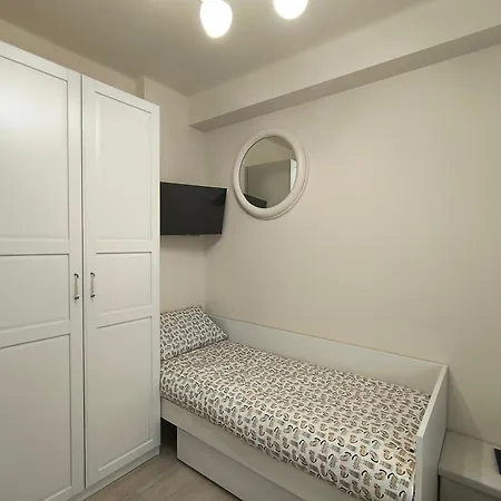 Apartmán 10 Minutes From The With Large Garden *