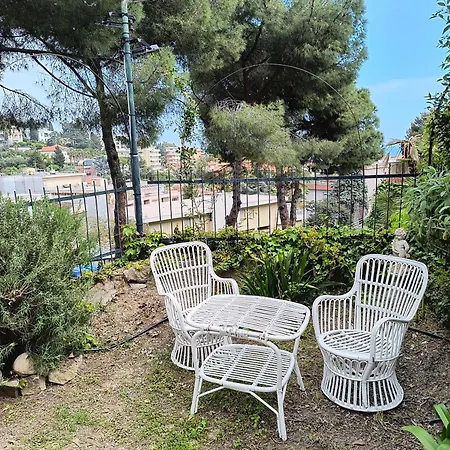 10 Minutes From The With Large Garden Apartment *